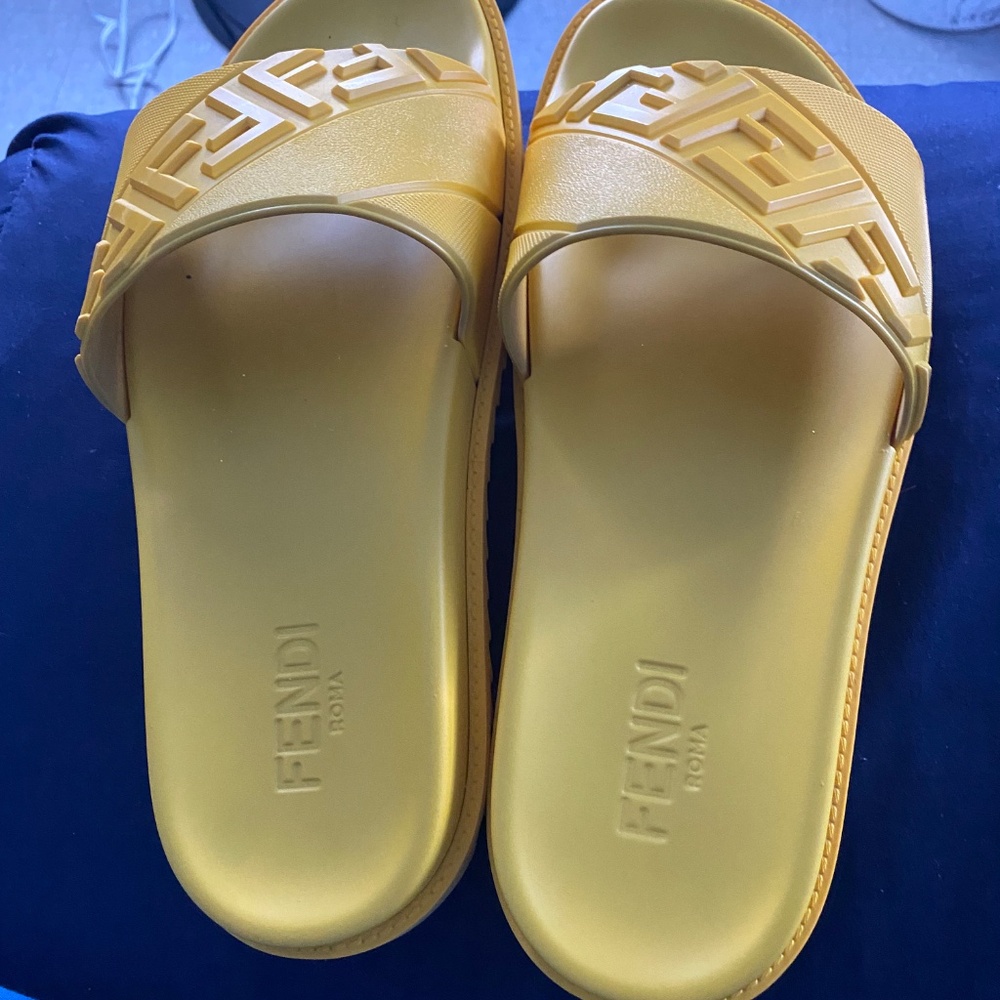 FENDI SLIDES - Picture 2 of 5